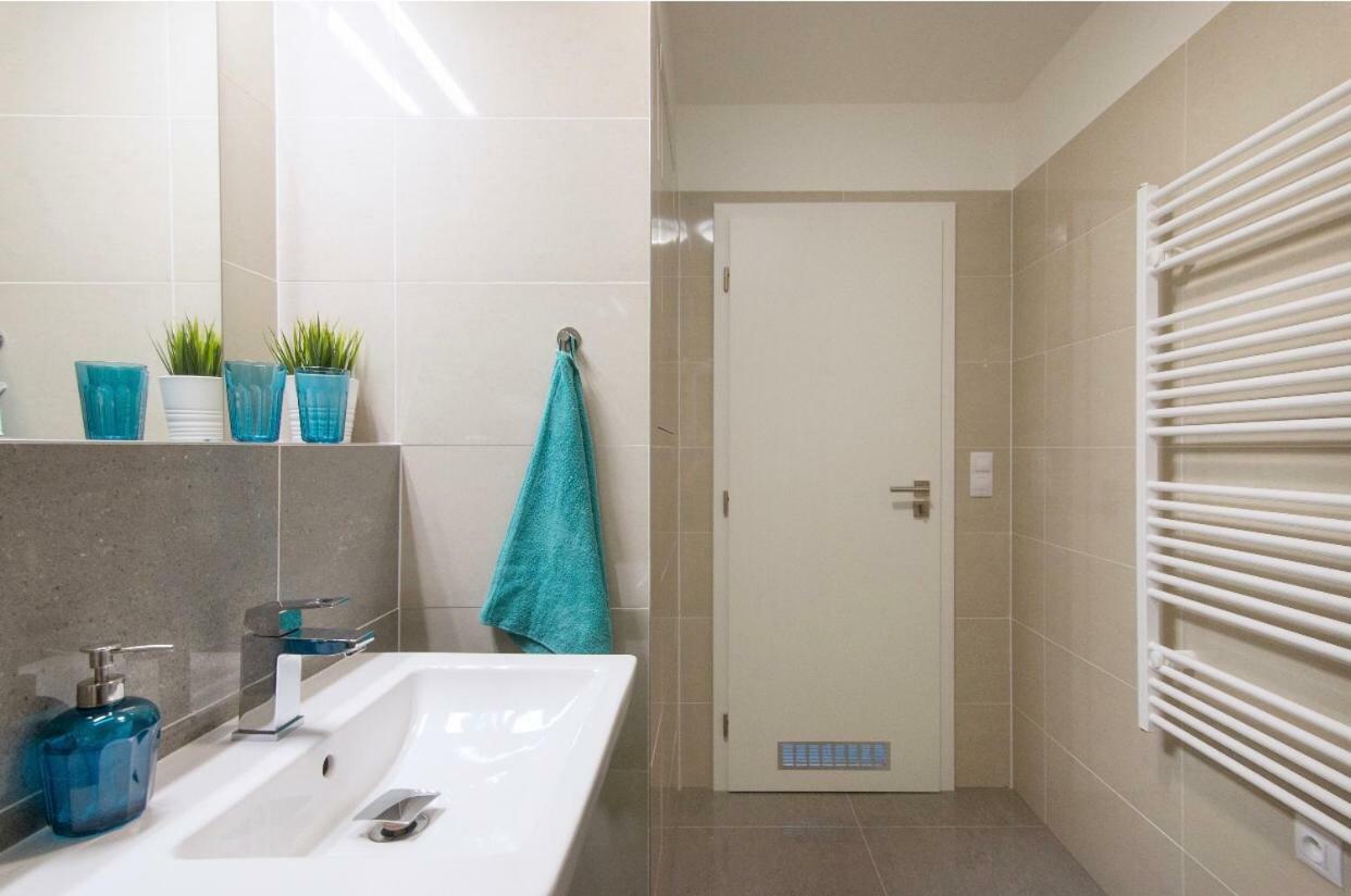 Free Parking In Garage Karolina Plazza, New Cosy Studio With All You Need 프라하 외부 사진